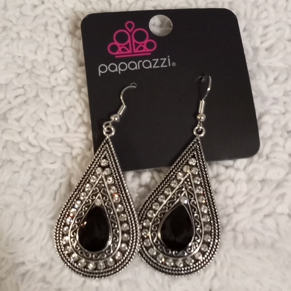 paparazzi Jewelry - Metro Masquerade Black Earrings NWT
